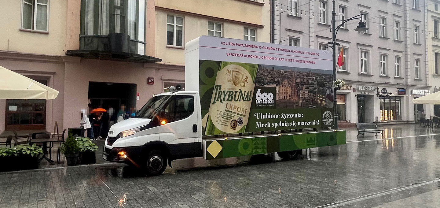 Trybunał — reklama na pojeździe